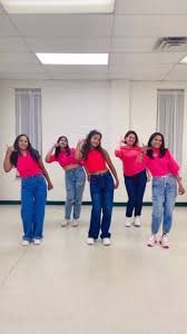 Alo Alo 📞☎️❤️ #trendingreels #trend#fyp #explorepage✨ #nej#paro #aloalo  #funtiktok #dance #tiktokdance #reekarofeelkaro