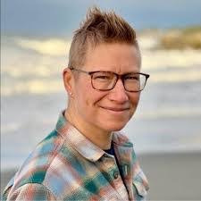 Ruth Mahan's Instagram, Twitter & Facebook