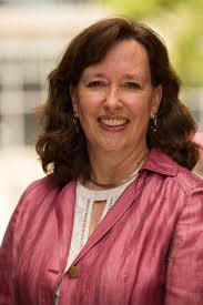 Lynn Cushing's Instagram, Twitter & Facebook