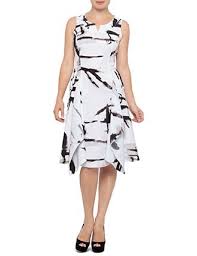 9 Flattering Dresses For Apple Shaped Women Mama Stylista Dresses For Apple Shape Apple Shape Outfits Flattering Dresses