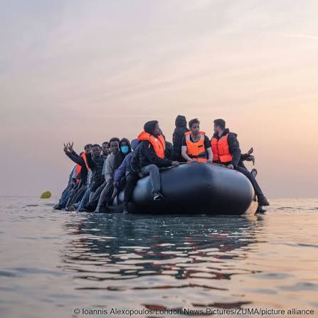 📸 Far fewer people reached the UK after crossing the Channel in small boats in the first half of 2026, compared with the same period a year before. Fewer than 12,000 migrants