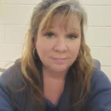 My daughter has been watching friends and I have seen the odd episode with  her, I never notices that in this episode below Rachel is saying goodbye to  everyone (I think it's