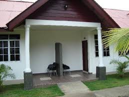 We reached white lodge chalet via 20 minute taxi ride from langkawi international airport at an affordable cost of 20 ringgit for 3 pax (paid at the airport counter). Main Entrance Picture Of White Lodge Motel Langkawi Tripadvisor
