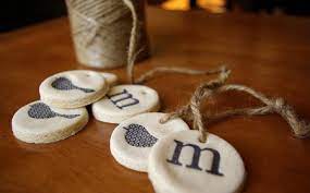 C`est une recette simple et peut être facilement faite à la maison en utilisant 3 ingrédients de base et ensuite placé dans le four pour sécher. 1001 Idees Comment Faire De La Pate A Sel Pour Amuser Petits Et Grands