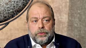 3 hier j'ai regardé neuilly sa mère donc on peut parler de ça si on a besoin de se distraire, ou on peut parler d'autre chose. Making Of Du Film Chacun Sa Vie Chacun Sa Vie Bonus Dupond Moretti Allocine