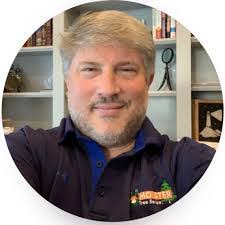 Alex Metts's Instagram, Twitter & Facebook