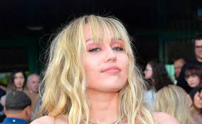 Number one on the side and don't touch the back, number six on. Miley Cyrus Tragt Jetzt Voki Und Es Sieht Leider Heiss Aus
