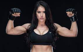 Who is Lucero 'La Loba' Acosta, the woman who main evented Combate Global's  latest fight card?