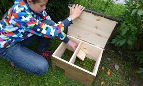 Dobar igelhaus mit wet­ter­fes­tem dach und schleuse. Igelhaus Bauanleitung Selbst De