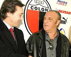 Alfio 'coco' basile, exentrenador del seleccionado argentino, continúa internado en una basile, de 77 años y quien tiene aplicada la primera dosis de la vacuna rusa sputnik v contra el covid 19, fue. El Dia Que El Coco Basile Se Quiso Ir De Colon Porque Extranaba La Noche Portena Nexodiario