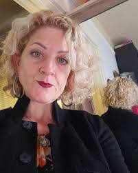 Ellen Beebe's Instagram, Twitter & Facebook