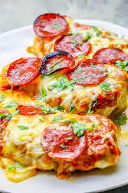 Cheesy Pizza Chicken A Low Carb Super Cheesy Pepperoni Pizza With Pan Fried Chicken As The Crust Grea Keto Recipes Dinner Diy Easy Recipes Diy Food Recipes