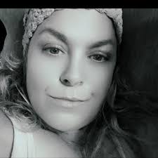 SOS !! My baby Thai is turning yellow !! What do I do ??? Update !!! Thank  you everyone for you comments and trying to help I ended up pulling it out