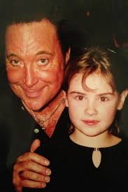 Tom and linda were childhood sweethearts, who were married for 59 years. Jacquie Jenkins On Twitter Realsirtomjones This Little Girl Lianeemily24 Is Graduating On Thursday Sooo Proud Allgrownupnow Http T Co Zdpgvkjaoz
