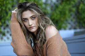 What a wild story and a phony one at that. Michael Jackson S Daughter Paris Talks Life With Father Michael