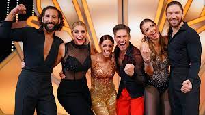 Hosts are david hellenius and jessica almenäs and earlier agneta sjödin for the first two seasons. Diese Tanze Waren Im Let S Dance 2017 Finale Zu Sehen