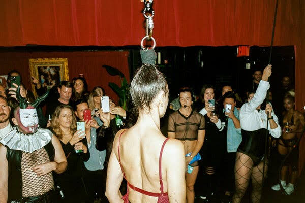 A Club for Aerialists and Clowns Moves to Manhattan - The New York Times