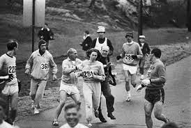 Le olimpiadi moderne sono il complesso di competizioni sportive internazionali, dette anche giochi olimpici, istituite nel 1896 per iniziativa del barone pierre de coubertin, che intendeva far rivivere lo spirito dei più famosi giochi sacri dell'antichità, celebrati in onore di zeus a olimpia. Donne E Maratona Tre Storie Che Hanno Fatto La Storia