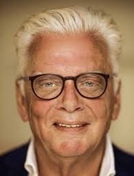 Jan Slagter De omroepbaas van MAX wil niet stoppen met roken (en werken) 10  publieke omroep Nul woorden over de makers in visie