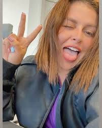 Despeinada, ojerosa y a toda risa. Últimamente mi vida está preciosa.  #viral #woman #latina #fyp #ecuador🇪🇨