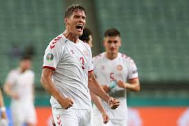 Play was stopped after the clock hit 10 minutes to start the tribute. Tottenham In Transfer Talks For Southampton S Jannik Vestergaard St Mary S Musings