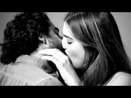 Tatia Pilieva Asked 20 Strangers To Kiss Upon Their First Meeting This Video Of People Kissing For First Kiss Video Videos Of People Kissing Strangers Kiss