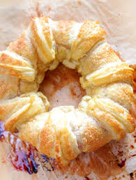 Apple Puff Pastry Ring Try This Apple Puff Pastry Ring For An Amazing Fall Dessert Or Breakfast Idea It S Apple Puff Pastry Puff Pastry Recipes Puff Pastry