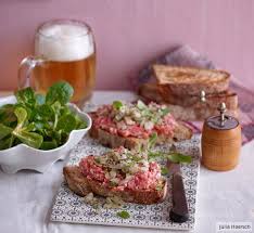 Thuringer Mettbrote Mit Majoranzwiebeln Rezept Rezepte Mettbrotchen Mett