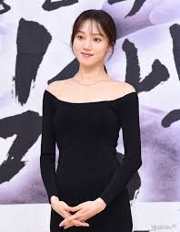 Lee sung kyung, love of my life, love u soooooooooooo much, u r my favorite actress forever. Lee Sung Kyung To Consider Shooting Star Hancinema