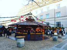 Sonnenschein Und Gluhwein Auf Dem Weihnachtsmarkt Am Asmus Bremer Platz In Kiel Ich Vermisse Den Stand Mit Den Sonnenbrillen In 2020 Street View Scenes Street