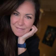 It's the beautiful Jan, momma of Mr Williams ❤️ Enjoying family time, in  the sun outdoor with her boy and Ayda. TeamRWFanfest ❤️ #robbiewilliams  #Ryda #mumandson #love