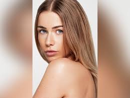 Junge Sauerländerin lässt die Hüllen fallen