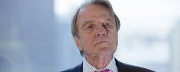 Portrait de bernard kouchner et sa femme christine ockrent pour une expédition en mer de chine dans l'océan pacifique. Bernard Kouchner It Is A Very Serious Study