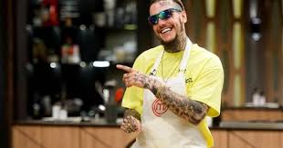 En los últimos programas, a alex caniggia se lo viene viendo bastante molesto con las devoluciones del jurado o por los desafíos que propone la producción semana tras semana a la hora de tener que. Alex Caniggia S Unusual Blooper In Masterchef Celebrity 2 Daily Show