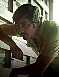 Exploring Daddy Issues in Javier Peña's Character