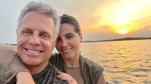 Alexis Ayala hasta se muerde los labios cuando le preguntan qué tal estuvo  la noche de bodas con Cinthia Aparicio