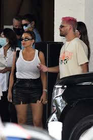 Amelia gray hamlin and scott disick have been dating since late 2020 see how they celebrated her see the super luxurious diamond necklace scott disick gifted amelia hamlin for her 20th birthday. Larsa Pippen Amelia Hamlin And Scott Disick Out In Maimi 02 19 2021 Hawtcelebs