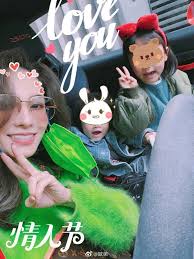 1999年前後，她轉戰主持圈，和羅志祥、歐漢聲、賈靜雯以及大炳共同主持台視週末黃金時段 綜藝節目《少年兵團 旗開得勝》 ，該節目在競爭激烈的台灣電視圈黃金時段異軍突起、獲得成功；後來節目製作人 沈玉琳於2017年受訪時評論：「我那時候找的五個. Gs0zc1rs6x6 Am