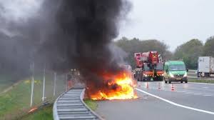 Auto brandt uit op snelweg bij de Wijk