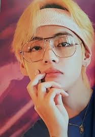 Yoon doojoon, yong junhyung, yang yoseob, lee gikwang, and son dongwoon.jang hyunseung left the band after 7 years, in april 2016. Thread By Multi Stan1 Kim Taehyung Wearing Glasses A Much Needed Thread Let S Start With