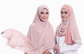Apa yang menariknya tentang tudung abang terlajak laris ni? Wow Aliff Syukri Kata Jualan Tudungnya Meningkat 50 Peratus Selepas Lantik Madu Izreen Intan Sebagai Modelnya Media Hiburan