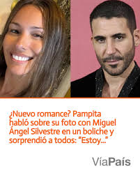 La modelo publicó una postal junto al actor español y encendió rumores de  romance.