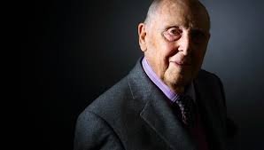 Son courage sous la mitraille pendant cette remontée de la péninsule lui vaut d'être fait compagnon de la libération, à naples, en juin 1944. Mort De Daniel Cordier Avant Dernier Compagnon De La Liberation Et Ancien Secretaire De Jean Moulin