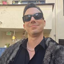 David Reddish (@thegaymagneto) • Instagram photos and videos