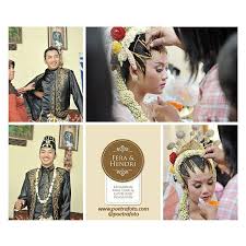 Contoh Design Kolase Album Foto Wedding Foto Pernikahan Jawa Fera Hendri Wedding Di Klaten Jawa Tengah Album Kolase By Poetrafoto Wedding Album Design Foto Wedding Wedding Album