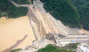 Continuando con el recorrido, en la represa de la salvajina el río reposa y se oxigena un poco, sin embargo, posteriormente pasa por 7 minas de oro, algunas de las cuales utilizan mercurio en su extracción y antes de entrar al departamento del valle del cauca hay 8 areneras entre artesanales e industriales. Daniel Quintero Calle Hidroituango Empezo A Caerse Desde El Dia Que Se Adj La Fm