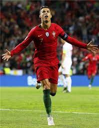 يرصد إليكم جول، المبالغ التي يتحصل عليها كريستيانو رونالدو من عقود الرعاية وراتبه في يوفنتوس، وأسرار قد لاتعرفها عن الفائز بالكرة الذهبية. ØµØ­Ù Ø§Ù„Ø¨Ø±ØªØºØ§Ù„ ØªØ­ØªÙÙ„ Ø¨Ø¹ÙˆØ¯Ø© Ø§Ù„Ù…Ù„Ùƒ Ø±ÙˆÙ†Ø§Ù„Ø¯Ùˆ