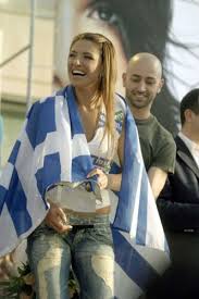 Καλεσμένη στην εκπομπή the 2night show βρέθηκε το βράδυ της πέμπτης η 'έλενα παπαρίζου. Elena Paparizoy My Number One Asisters Gr