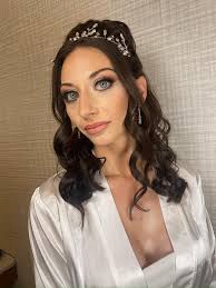 Hi Las Vegas, and my beautiful brides to be! Wedding season is here and I'm  so excited to meet you all! I wanted to reintroduce myself. My name is  Maire, I have