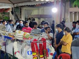 Rajasthan chief minister ashok gehlot said he was. Family Friends Bid Adieu To Actor Chiranjeevi Sarja Udayavani à²‰à²¦à²¯à²µ à²£